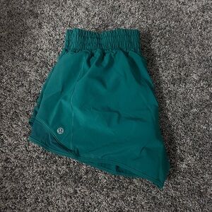 Lululemon high rise hotty hot shorts 
2.5in inseam 
color: green
size: 10